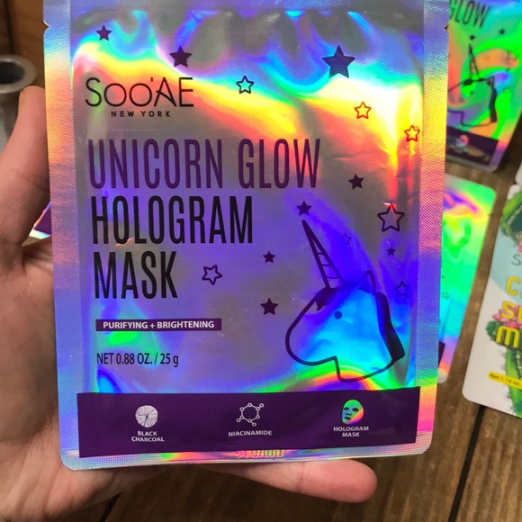 6 Soo’ae unicorn glow hologram masks - Picture 3 of 7